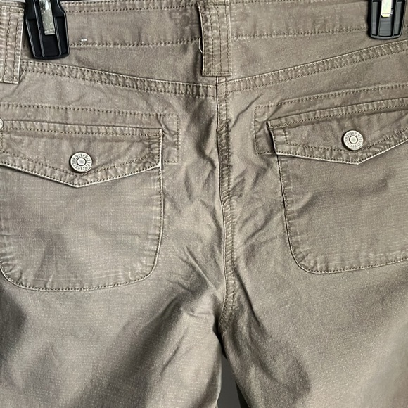 Capris - Picture 3 of 4